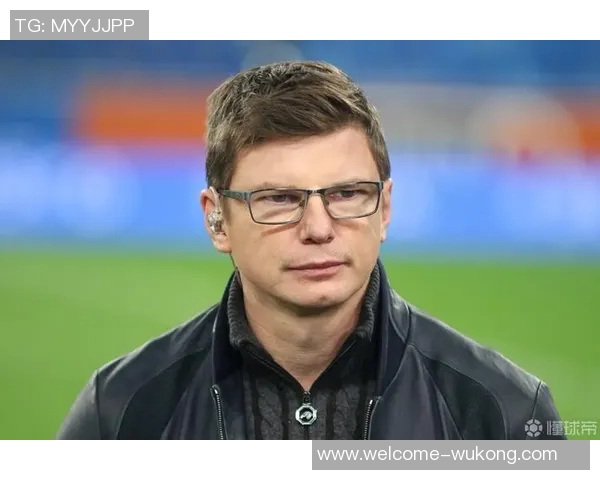 阿尔沙文穿巴萨球衣逛皇马商店引发球迷热议 阿尔沙文穿巴萨球衣逛皇马商店引发球迷热议