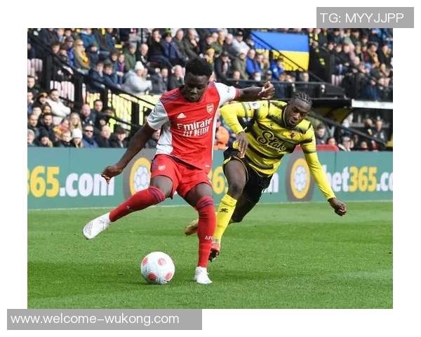 第65分钟萨卡被替换下场马丁内利替补登场展现新活力 第65分钟萨卡被替换下场马丁内利替补登场展现新活力