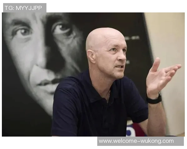 小克鲁伊夫谈巴萨未签安东尼原因荷甲球员表现不佳或影响投资回报